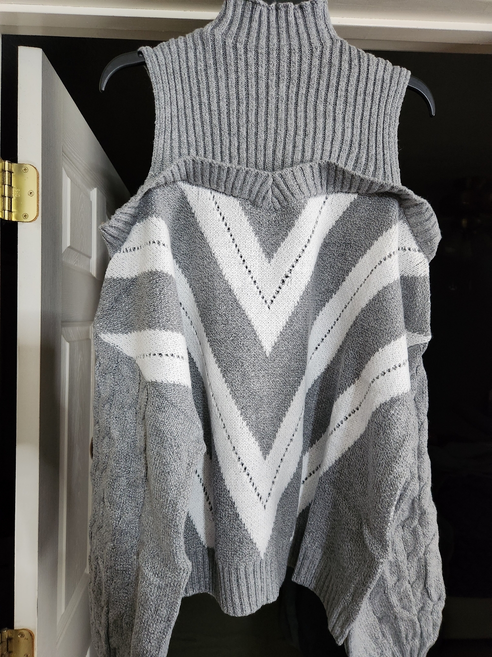 Sleeveless Grey & White Chevron Knit Sweater